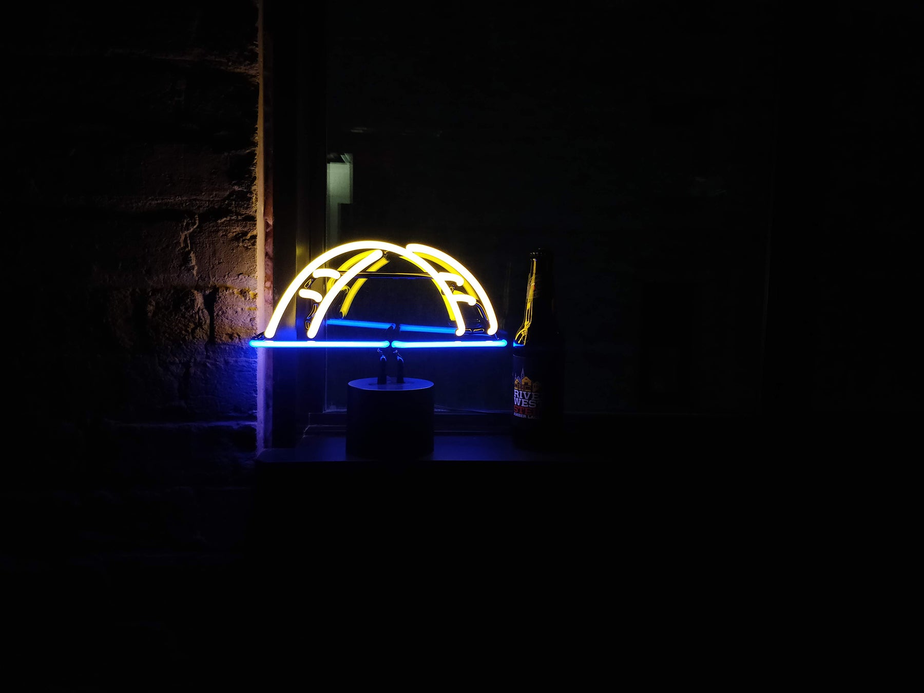 Lampu neon Jembatan Hoan